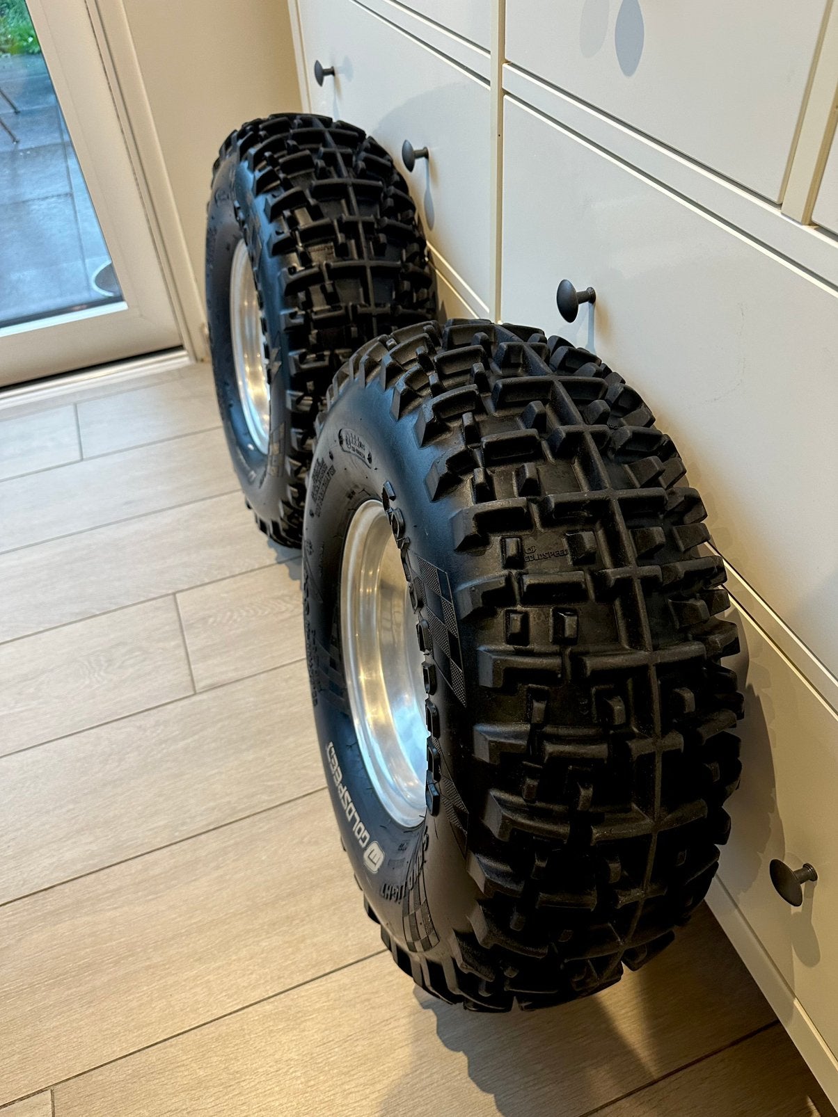 Verschillende Quad banden voor te crossen of voor op de baan