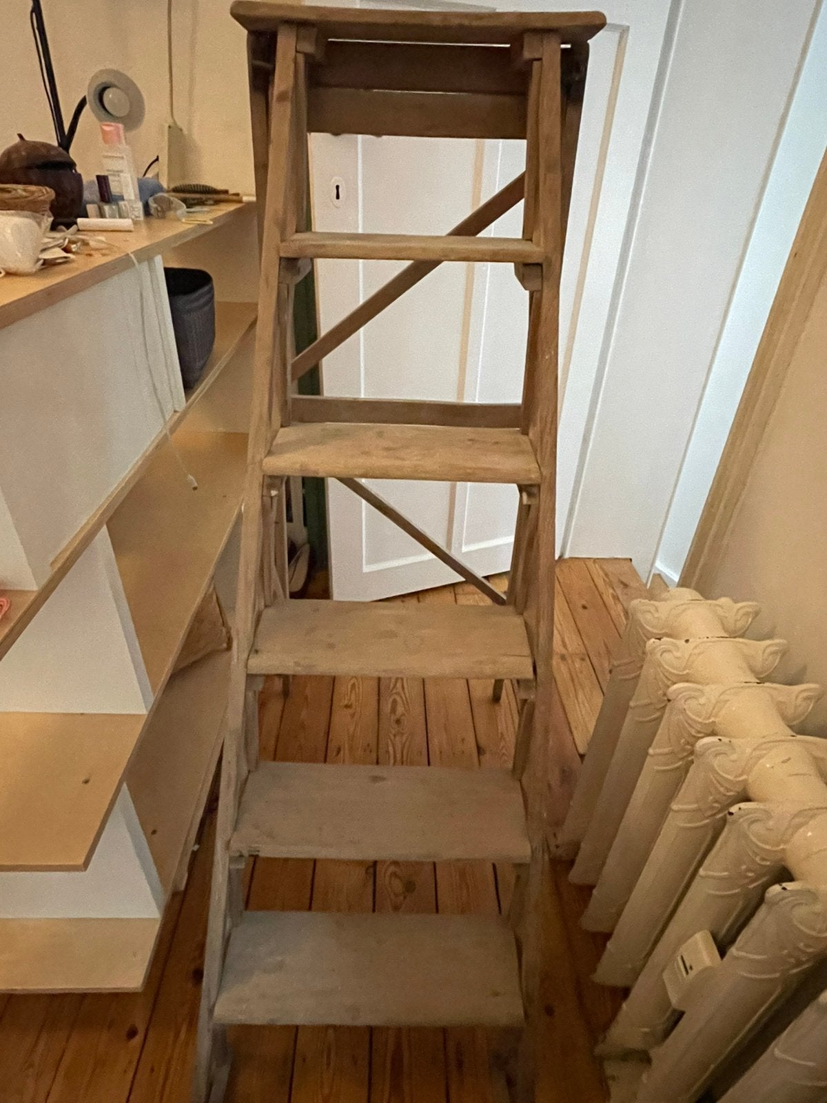 Petite escabelle en bois, Bricolage & Construction, 2 à 4 mètres, Pliable ou rétractable/escamotable, Échelle, Enlèvement