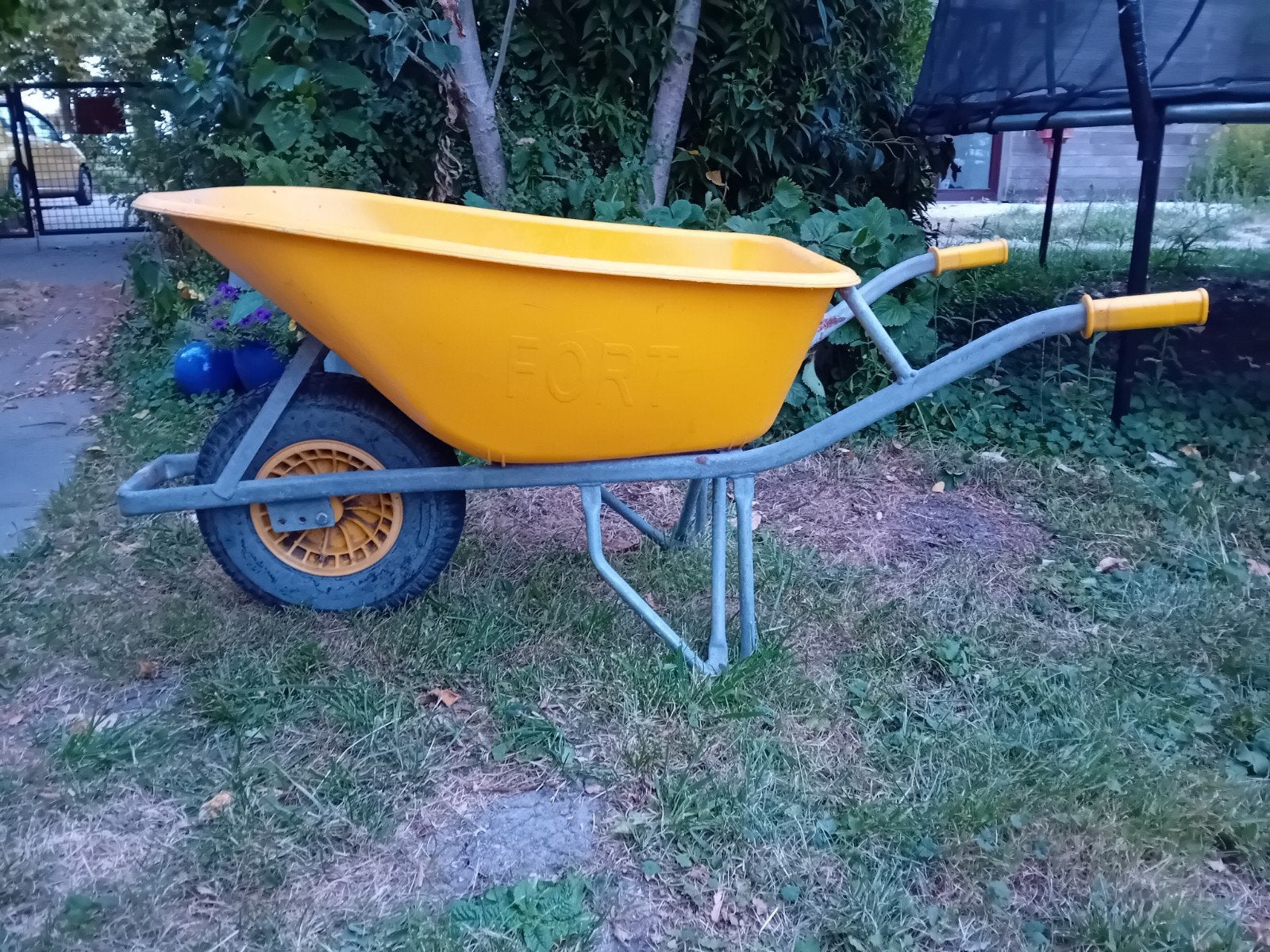 grote stevige kunstof kruiwagen, Ophalen, Fort, Handmatig, Gebruikt
