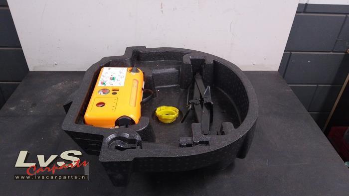 Kit de réparation pneus d'un Renault Zoe, Autos : Pièces & Accessoires, Renault, -, 3 mois de garantie, Utilisé
