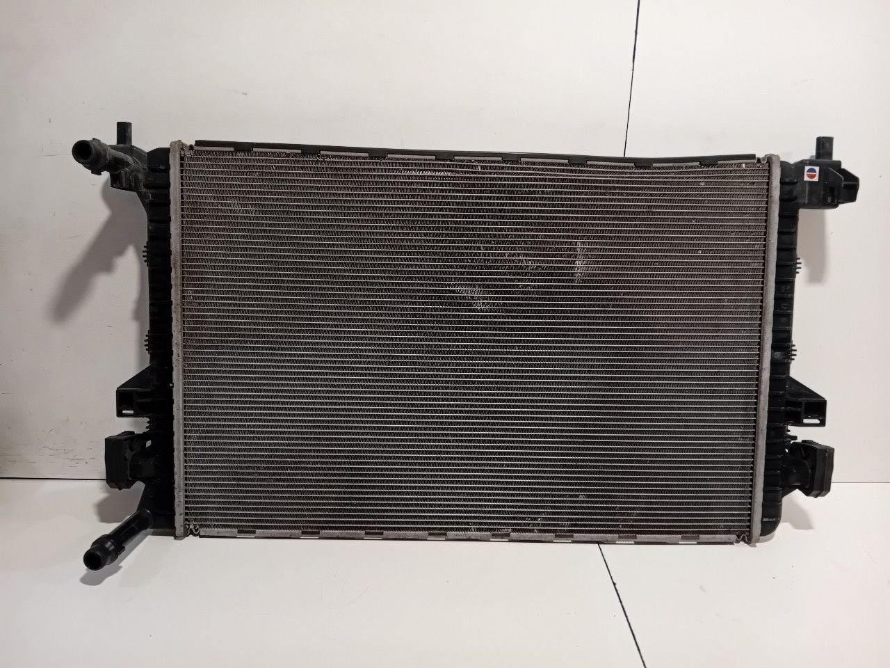 Radiateur Volkswagen Passat, Onderdelen@venauto.nl, Van der Ven Autorecycling B.V., Ettenseweg 76, 4706 PB Roosendaal, The Netherlands