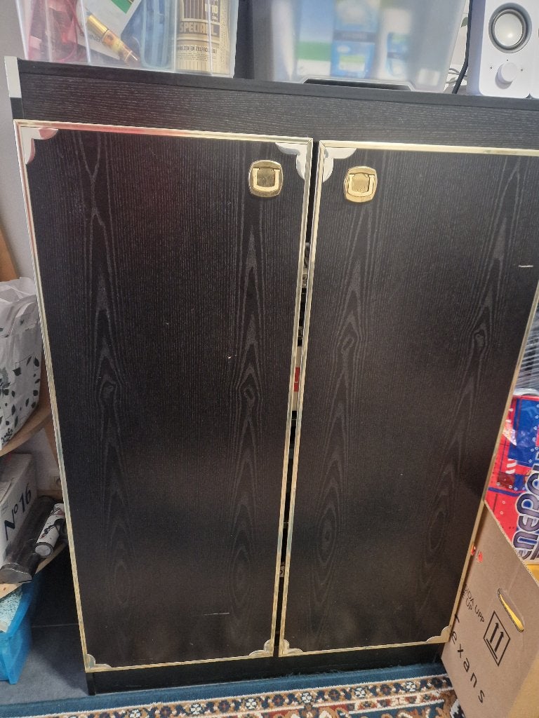 Armoire robuste au design chinois, Antiquités & Art, Enlèvement