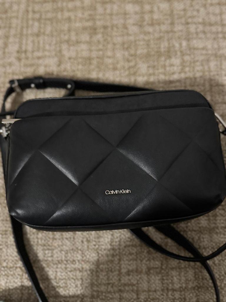 Calvin klein handtas/schoudertas, Handtassen en Accessoires, Tassen | Damestassen, Ophalen of Verzenden, Zo goed als nieuw, Handtas