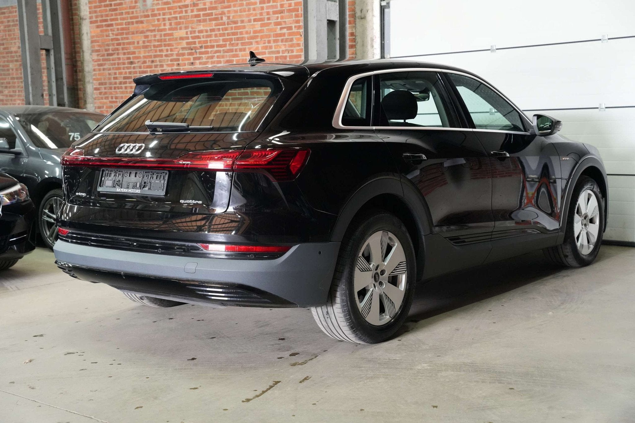 Audi e-tron 50 Quattro Garantie LED Parkeersensor Navi Cruis, Auto's, Audi, Automaat, Gebruikt, Zwart, Zwart