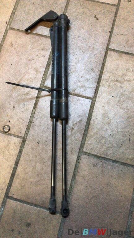 Gasveer achterklep BMW 1 serie E81 E87 51247060622, Auto-onderdelen, Gebruikt, Ophalen of Verzenden, BMW, BMW
