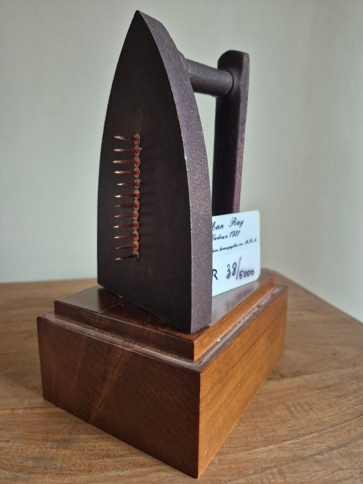 Man Ray (1890-1976), 'Le Cadeau', 1974, N 38/5000, H 16,5, Antiek en Kunst, Ophalen