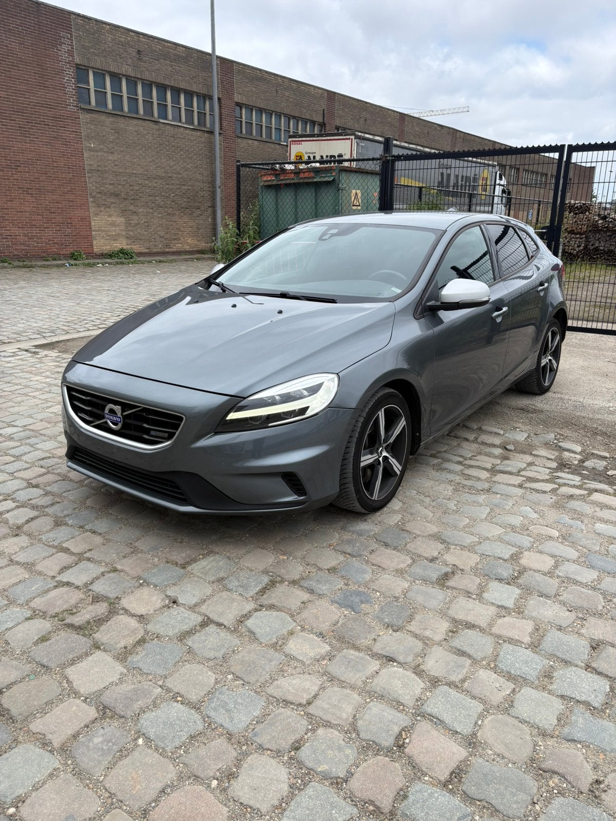 Volvo v40 R-Design Automaat euro6b, Automaat, Parkeersensor, Euro 6, Alcantara