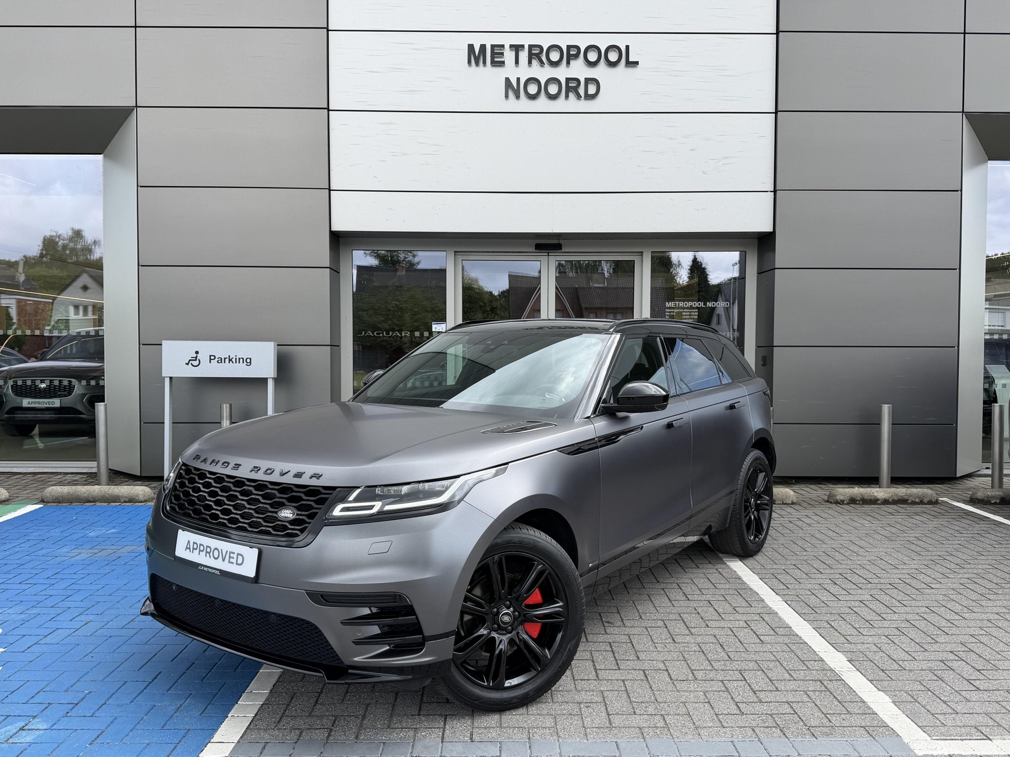 Land Rover Range Rover Velar R-Dynamic S Mat Grey Wrap, Autos, Land Rover, Euro 6, Range Rover Velar, Noir, 5 portes