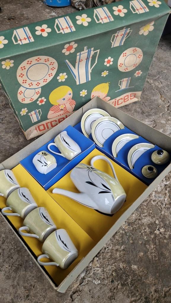 Vintage koffieset '50-'60 origineel gedecoreerde doos, Ophalen of Verzenden, Zo goed als nieuw, Overige stijlen, Kop(pen) en/of Schotel(s)