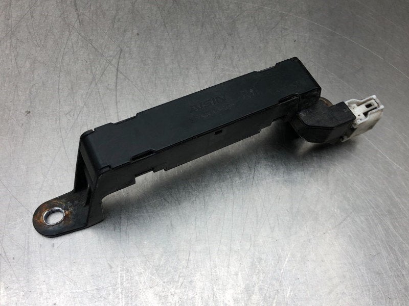 ANTENNE D'ACCÈS SANS CLÉ Prius Plus (ZVW4) (|8999730070|), Dhr. M. Roggen, Toyota, Stadsweg 37 37
9917 PV  WIRDUM GR., NL, Utilisé