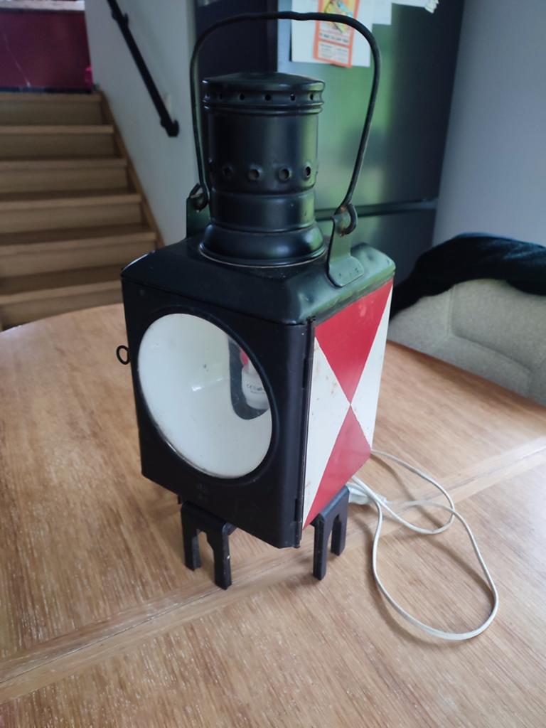 Ancienne lampe de chemins de fer, Ophalen