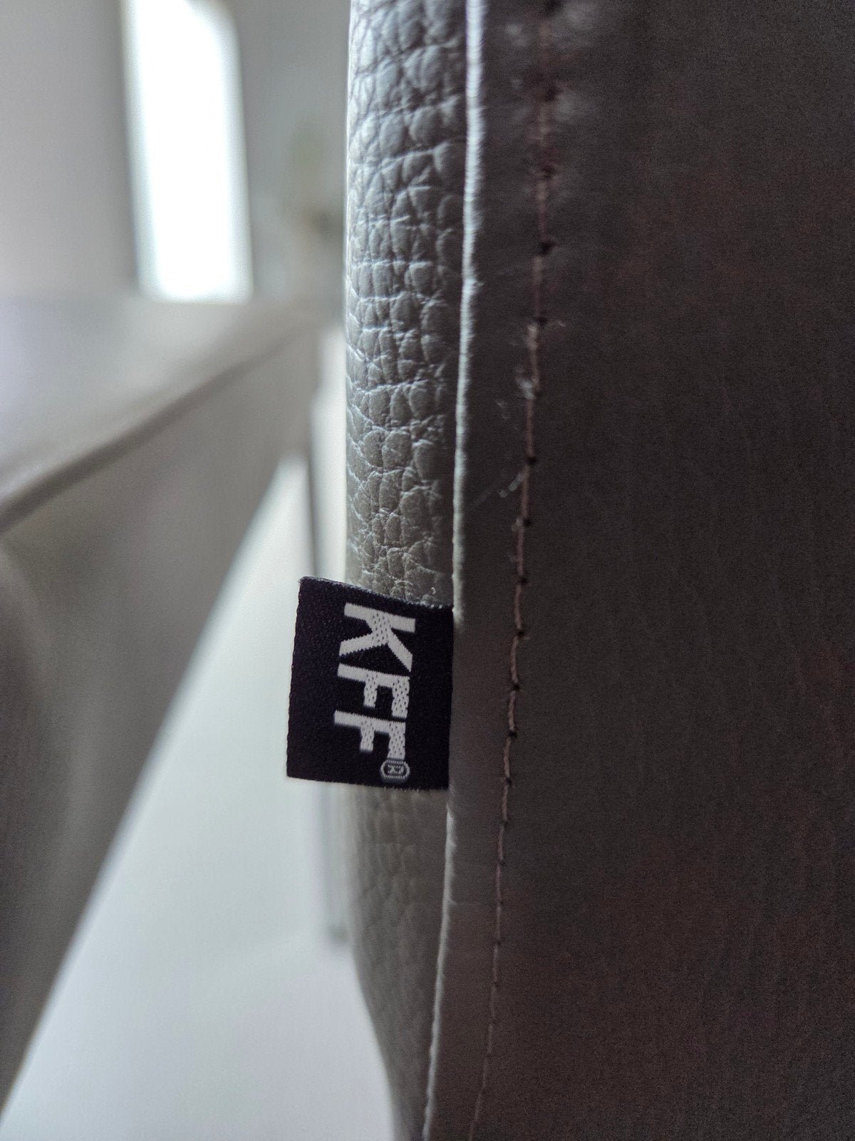 chaises en cuir kff 3 pièces + 3 poufs au design épuré, Maison & Meubles, Synthétique, Strak, Gris, Comme neuf