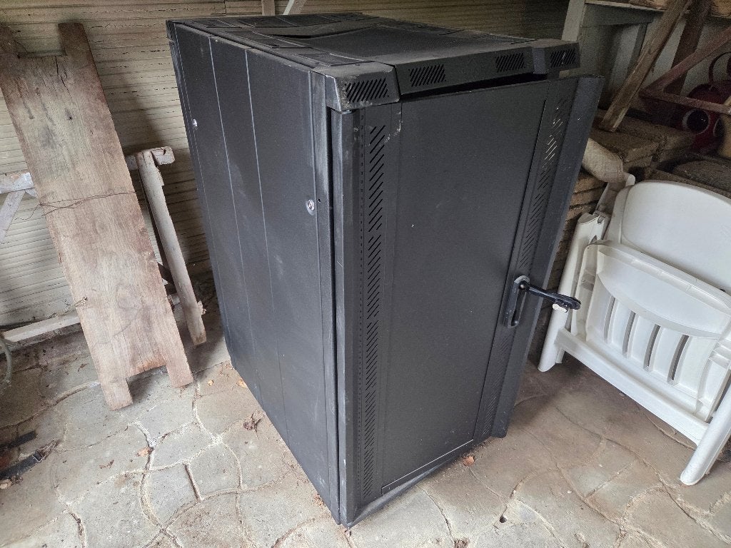 Server rack, Computers en Software, Ophalen, Gebruikt, Geperforeerd, Glas