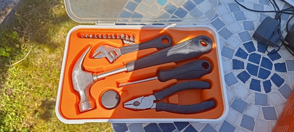 Étui avec outils essentiels (Ikea), Bricolage & Construction, Outillage | Outillage à main, Enlèvement, Utilisé, Marteau, Autres marques