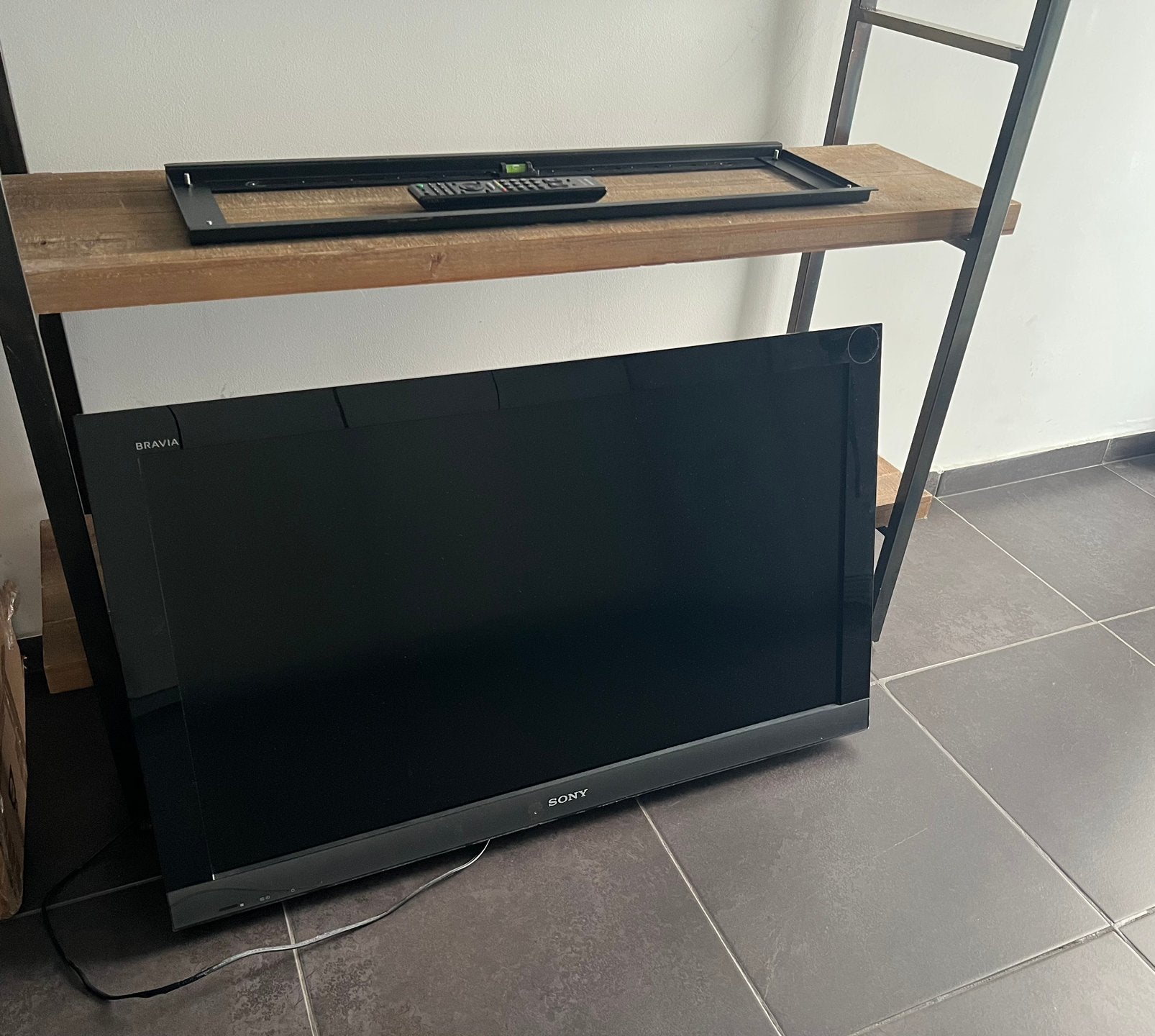 LCD tv in goed staat met afstandbediening en muurbeugel., TV, Hi-fi & Vidéo, Télévisions, 40 à 60 cm, LCD, Enlèvement, Utilisé