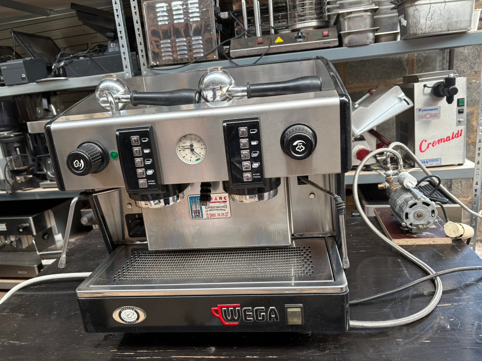 WEGA professionele koffiemachine — 2 groepen, Elektronische apparatuur, Koffiezetapparaten, Espresso apparaat, Gemalen koffie