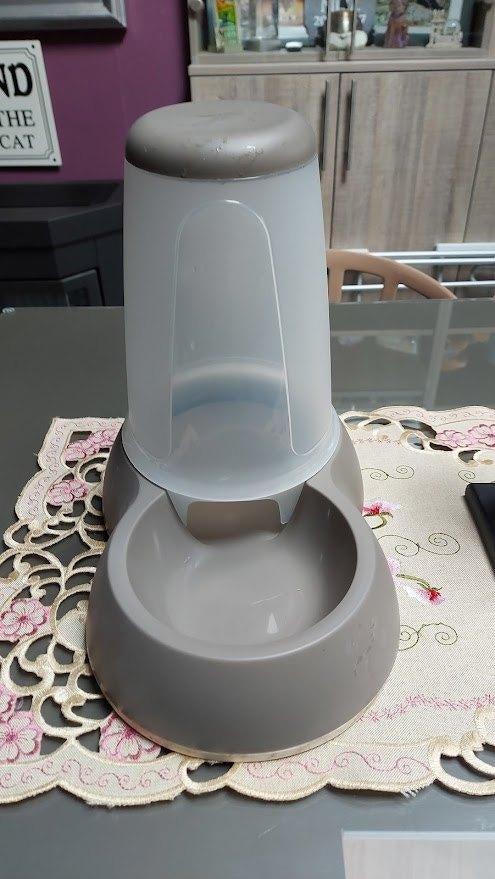 Grote dispenser voor kattenvoeding, Dieren en Toebehoren, Ophalen, Zo goed als nieuw