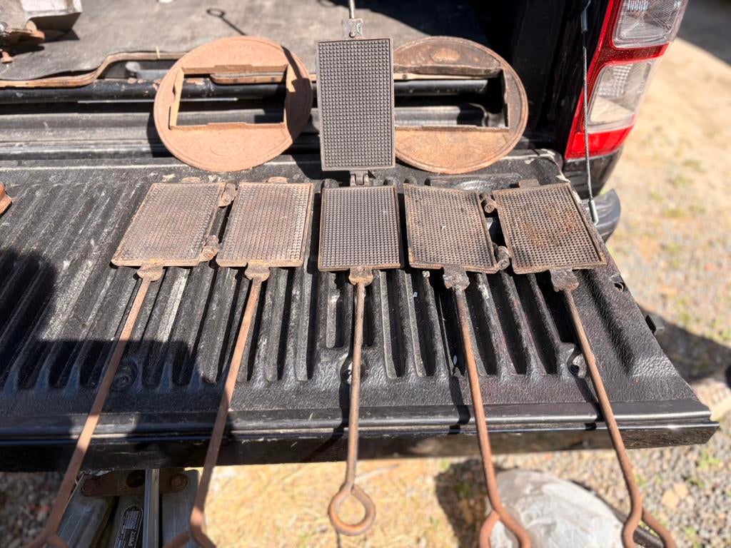 Set antieke wafelijzers + 2 vuurplaten (gietijzer), Ophalen, Gebruikt