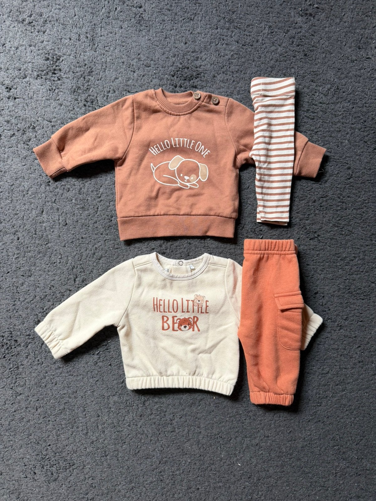 Ensemble pour mixte bébé 1 mois., Enfants & Bébés, Enlèvement ou Envoi, Comme neuf, Garçon ou Fille, Ensemble