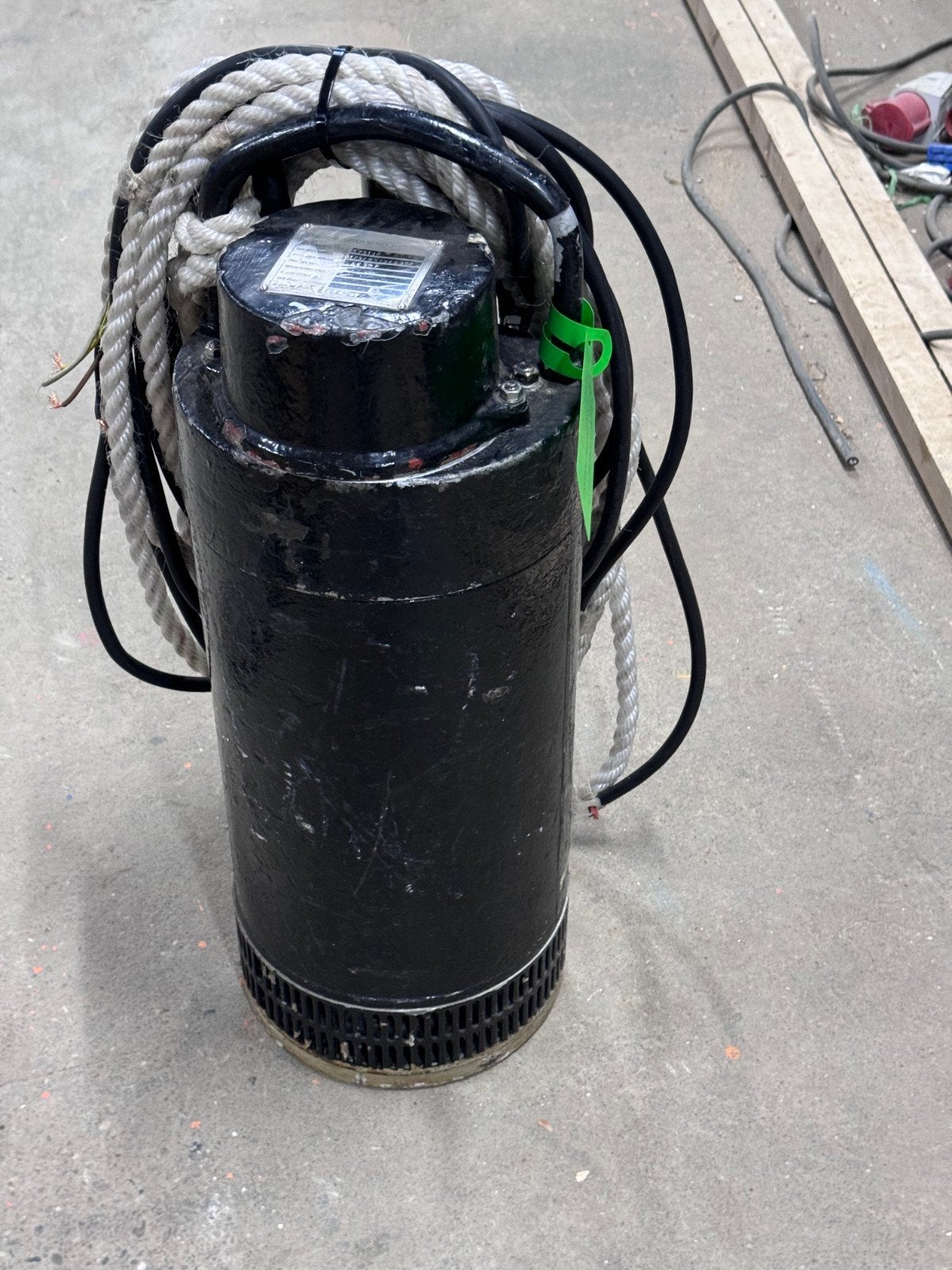 Grote Weda vuiwaterpomp klokpomp kolkpomp 200m3, Ophalen