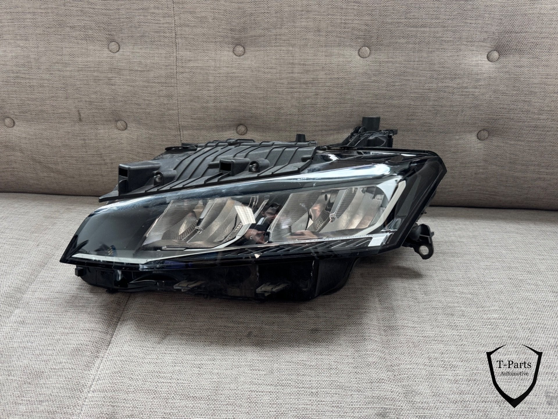 Phare gauche Peugeot 308 9851673380, Taurusavenue 1
2132 LS  Hoofddorp, NL, Contact.group@renault.com, Stellantis N.V., Utilisé