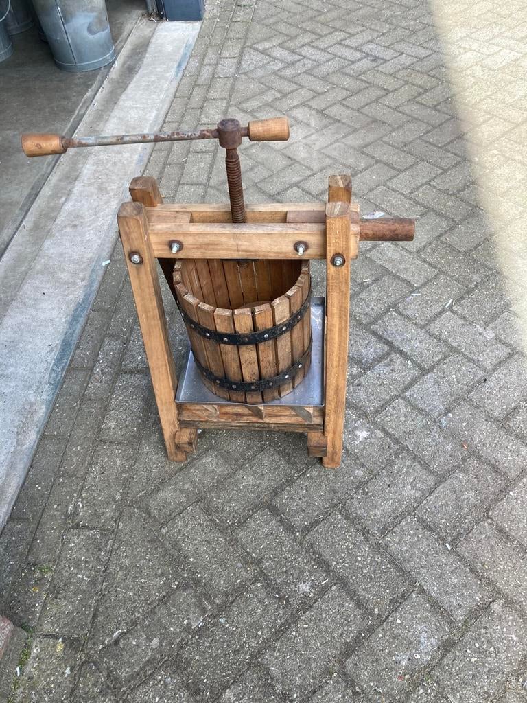 Mooie oude wijnpers ,in topstaat, Enlèvement