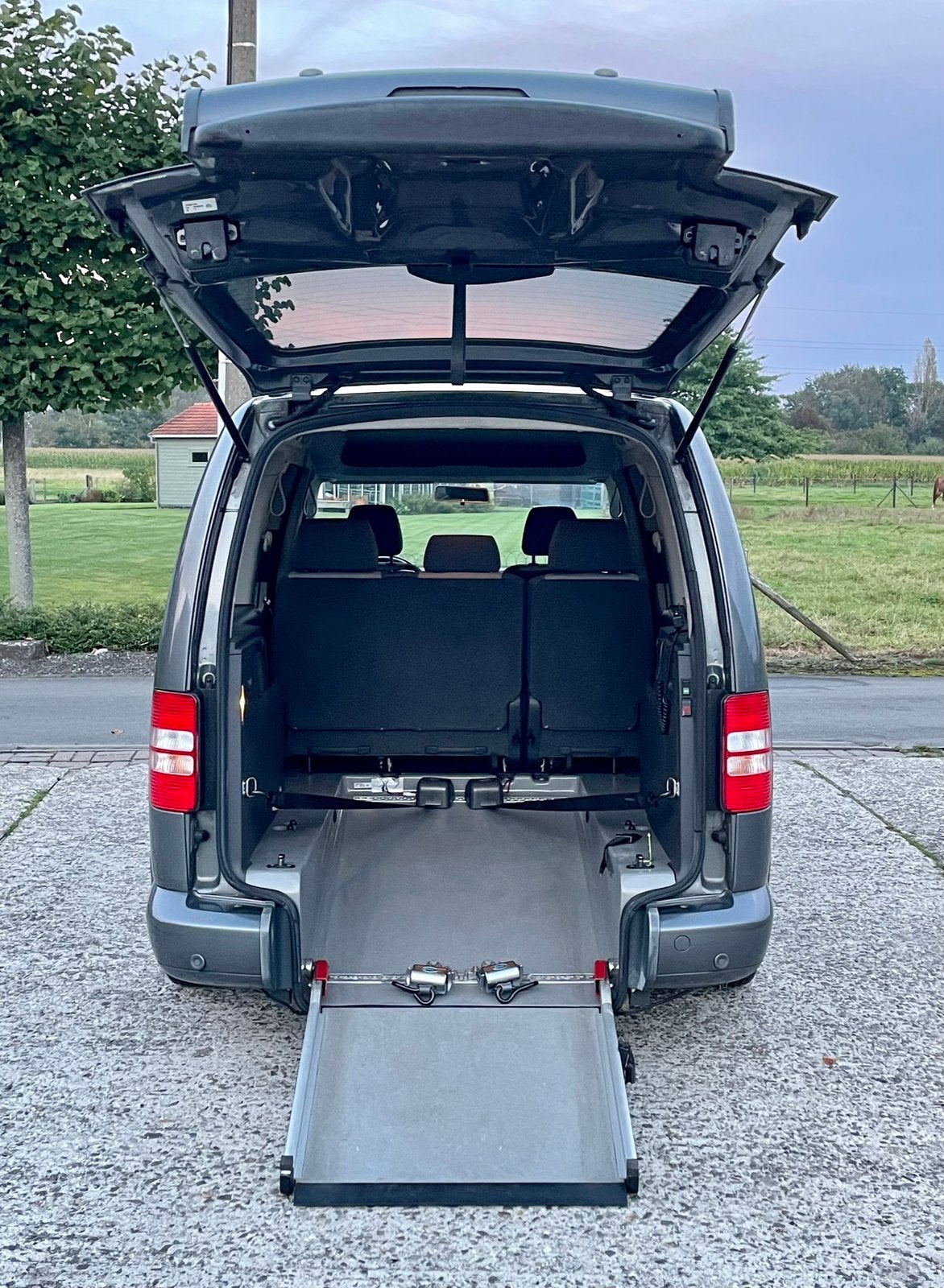 ♿️VW Caddy Maxi 1.6TDI AUTOMAAT Rolstoel Invalide TPMR, Auto's, Automaat, Euro 5, Bedrijf, Diesel