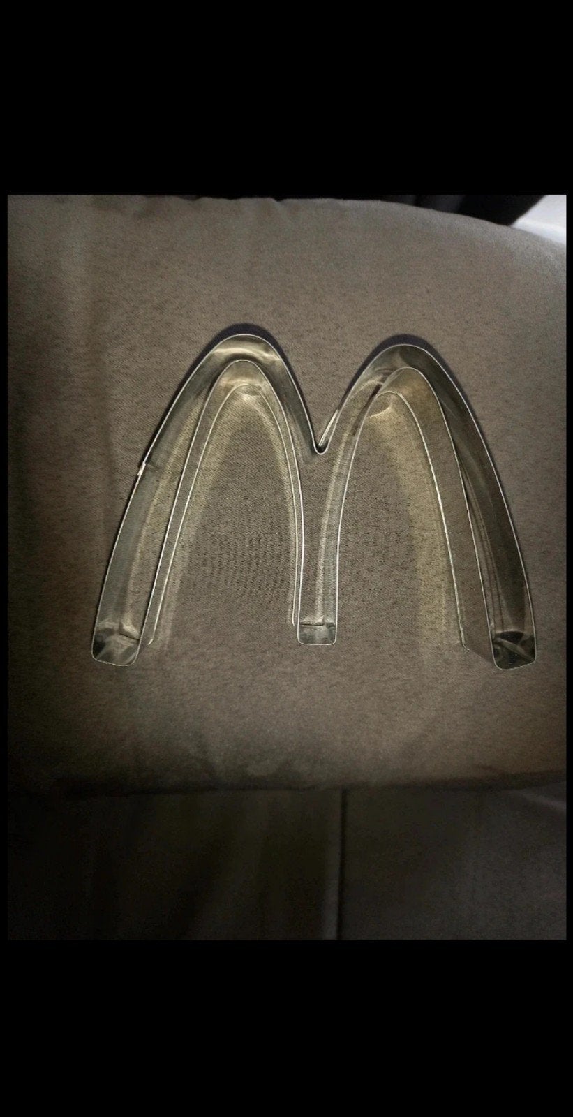 Emporte pièce macdonald lettre M, Enlèvement ou Envoi