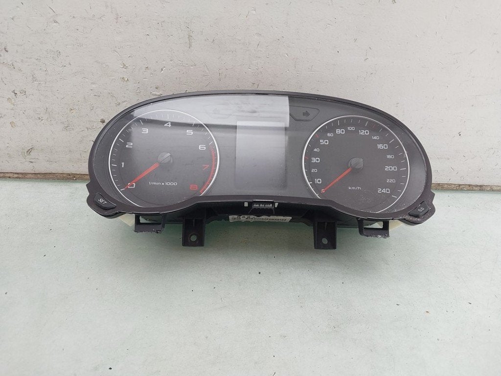 COCKPIT Audi A1 (8X1 / 8XK) (01-2010/10-2018) (|8X0920900|), Info@audi.de, Audi, Audi AG, Gebruikt