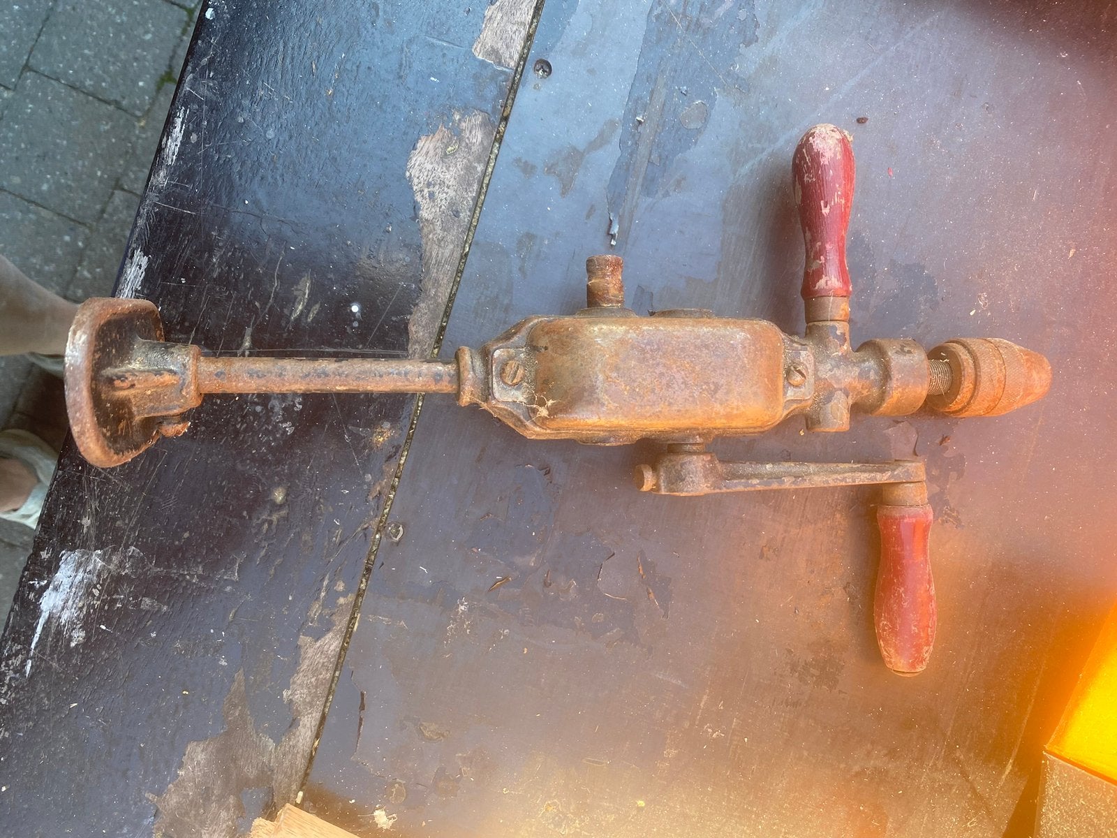 Oude handboormachine, Ophalen