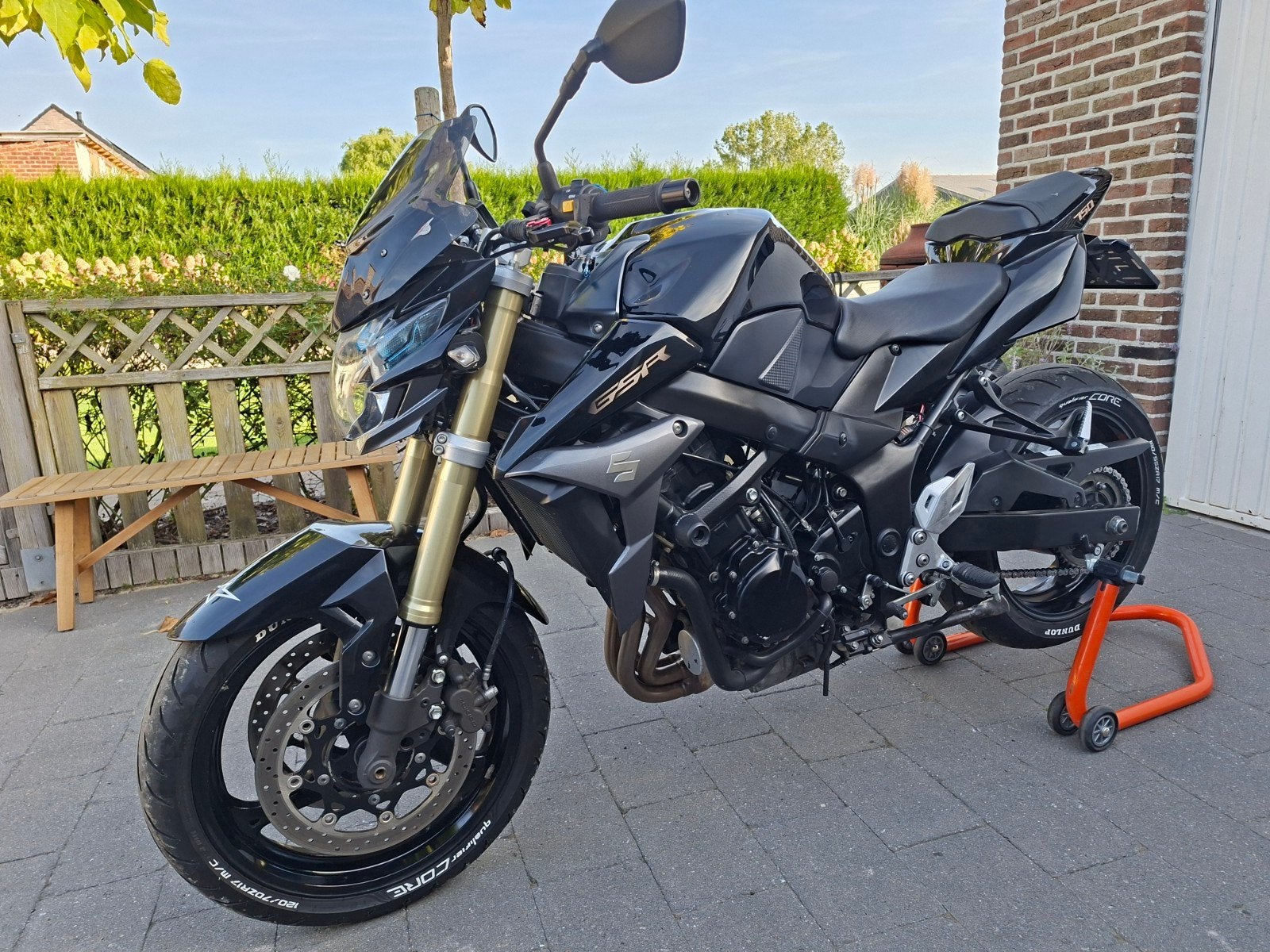 Suzuki GSR 750, Motoren, Handvatverwarming, 4 cilinders, Particulier, Meer dan 35 kW