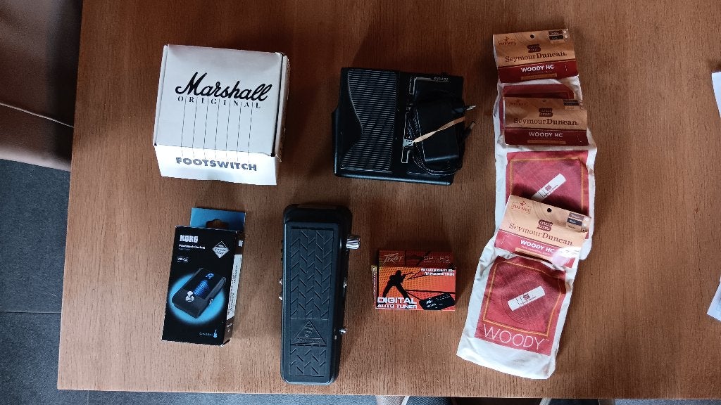 Accordeurs et effets Korg Marshall Digitech Behringer Pevey, Musique & Instruments, Effets, Comme neuf, Enlèvement ou Envoi