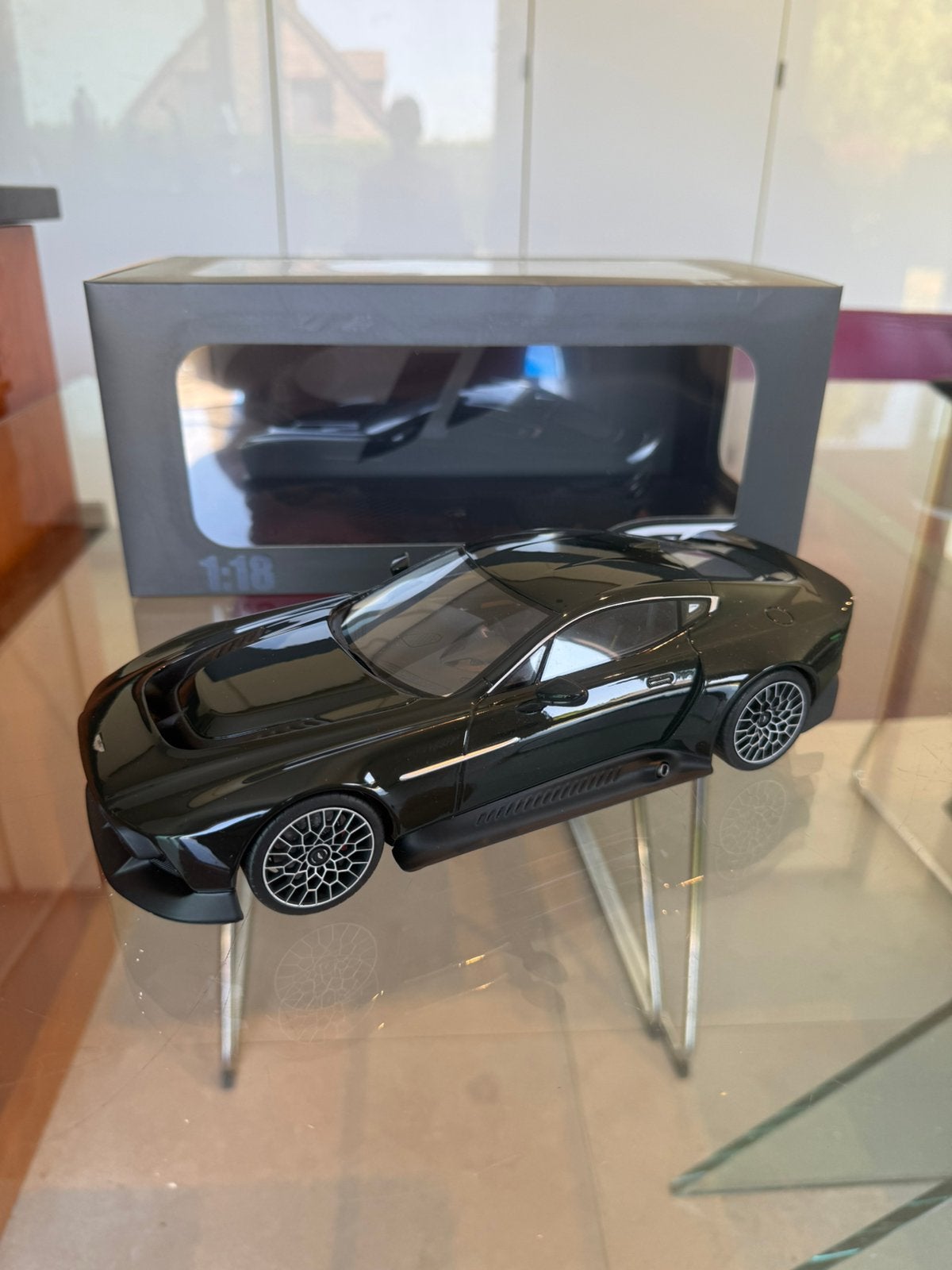 Tres rare Aston Martin Victor 2021 1:18 GT Spirit, Hobby & Loisirs créatifs, Voitures miniatures | 1:18, Enlèvement ou Envoi, Comme neuf