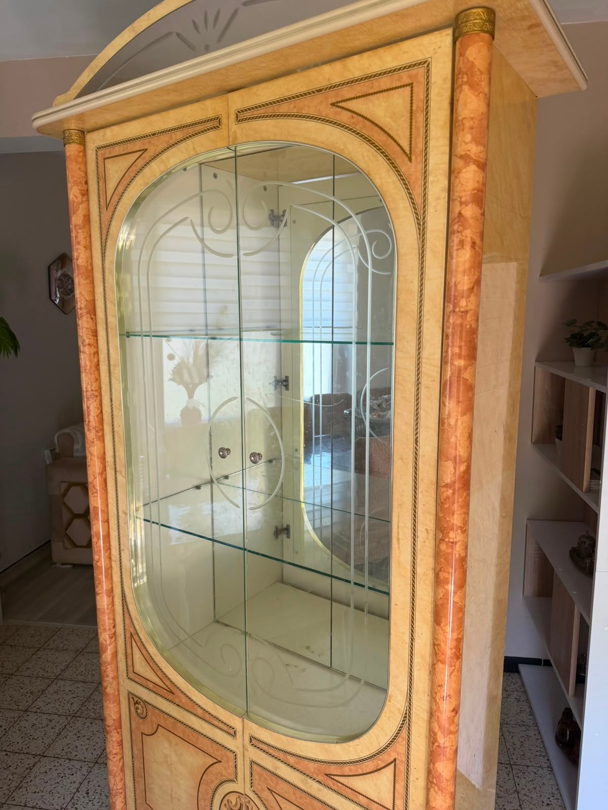 Vitrine, Huis en Inrichting, Kasten | Vitrinekasten, Ophalen of Verzenden, Zo goed als nieuw