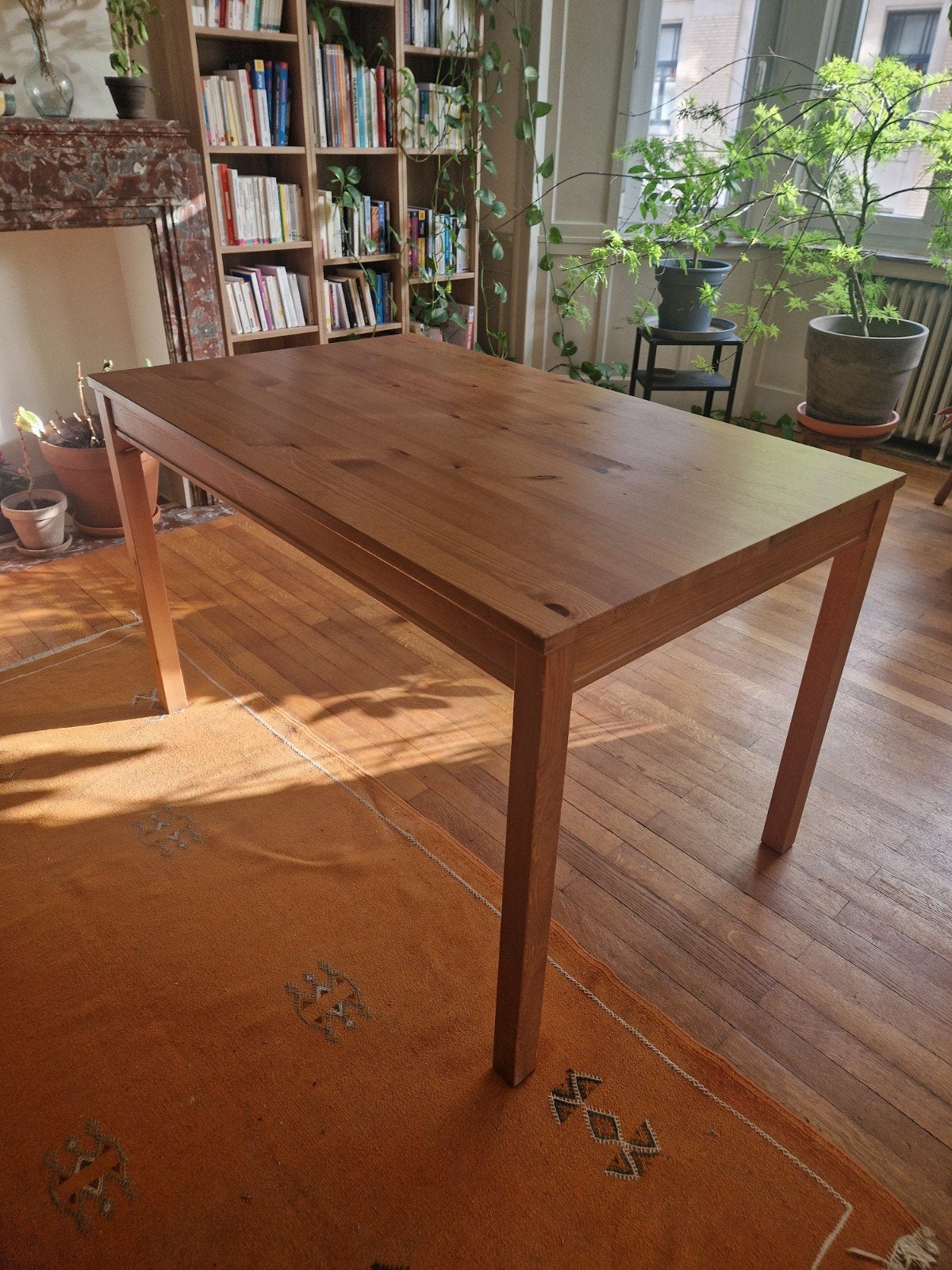 Table et 4 chaises en bois, 100 à 150 cm, Quatre personnes, Enlèvement, Utilisé