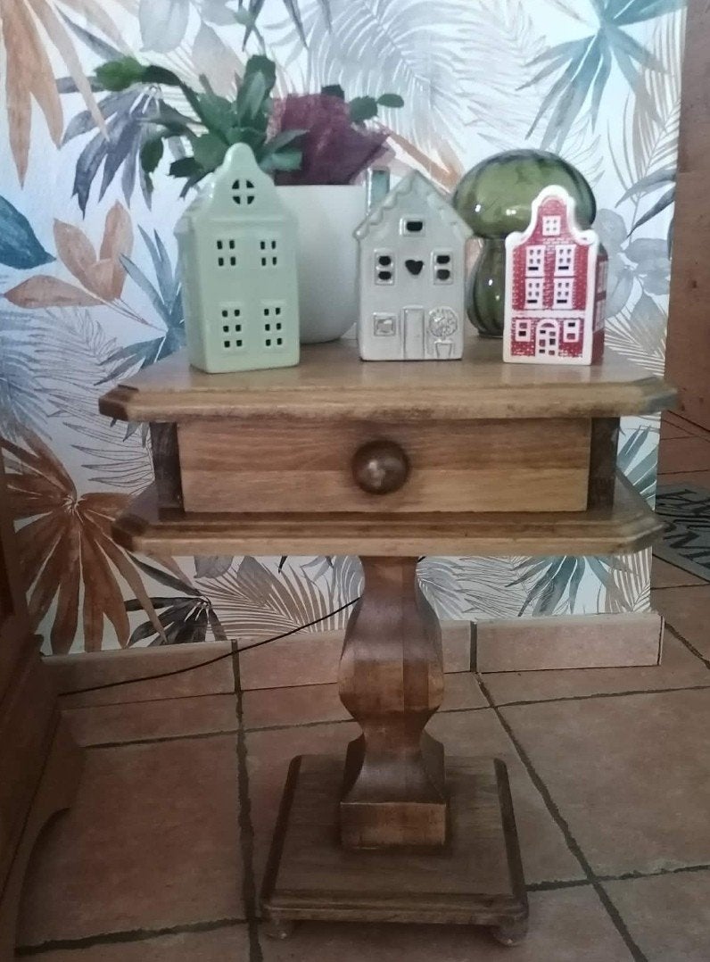 Petit guéridon avec tiroir, Maison & Meubles, Tables | Tables d'appoint, Moins de 55 cm, Enlèvement, Bois, Carré