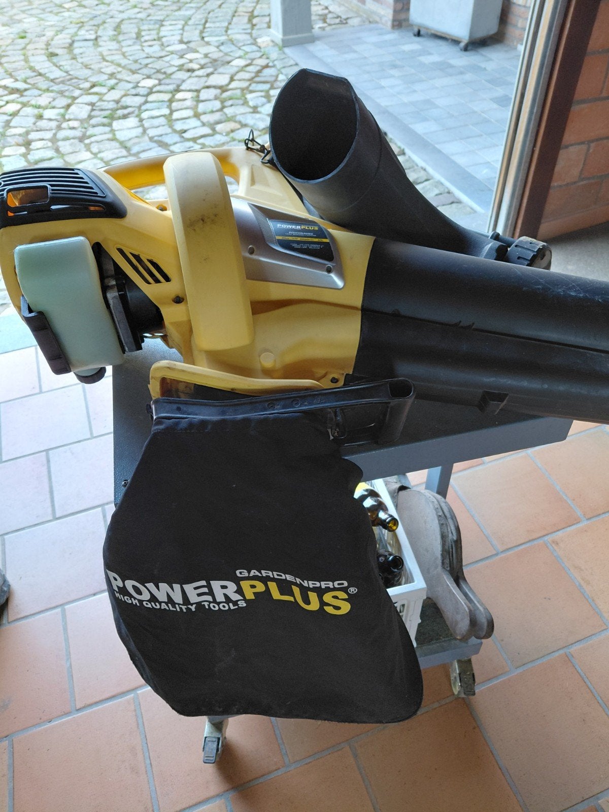 Bladblazer of zuiger, Tuin en Terras, Ophalen, Zo goed als nieuw, Powerplus