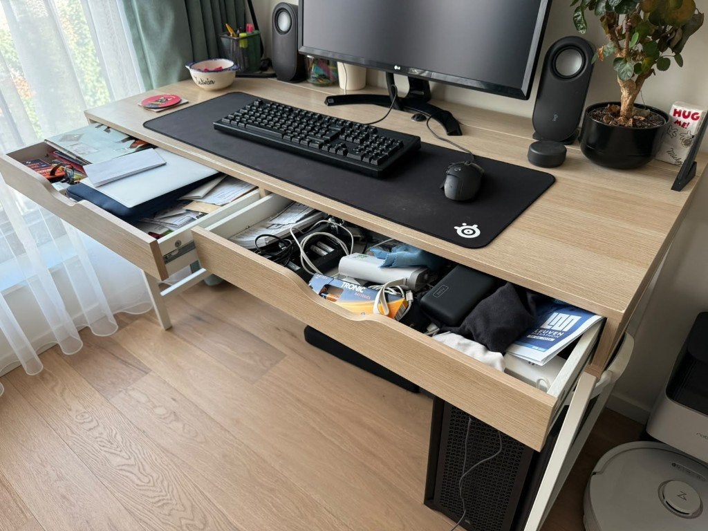 IKEA ALEX bureau / desk, Huis en Inrichting, Ophalen, Scandinavisch, Hout, 132 cm