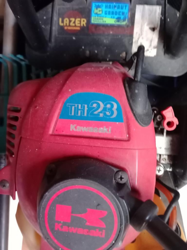 Taille haies Kawasaki th23 professionnel poignée orientable, Tuin en Terras, Heggenscharen, Gebruikt, Benzine, Ophalen