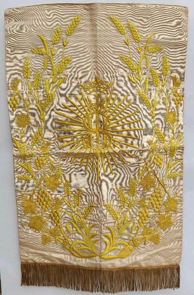 Tissu liturgique ancien avec broderie dorée (IHS), Antiquités & Art, Enlèvement ou Envoi