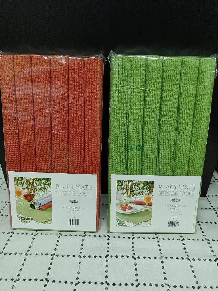 Placemats (rood en groen), Maison & Meubles, Cuisine | Linge de cuisine, Enlèvement, Neuf, Rouge, Set de table