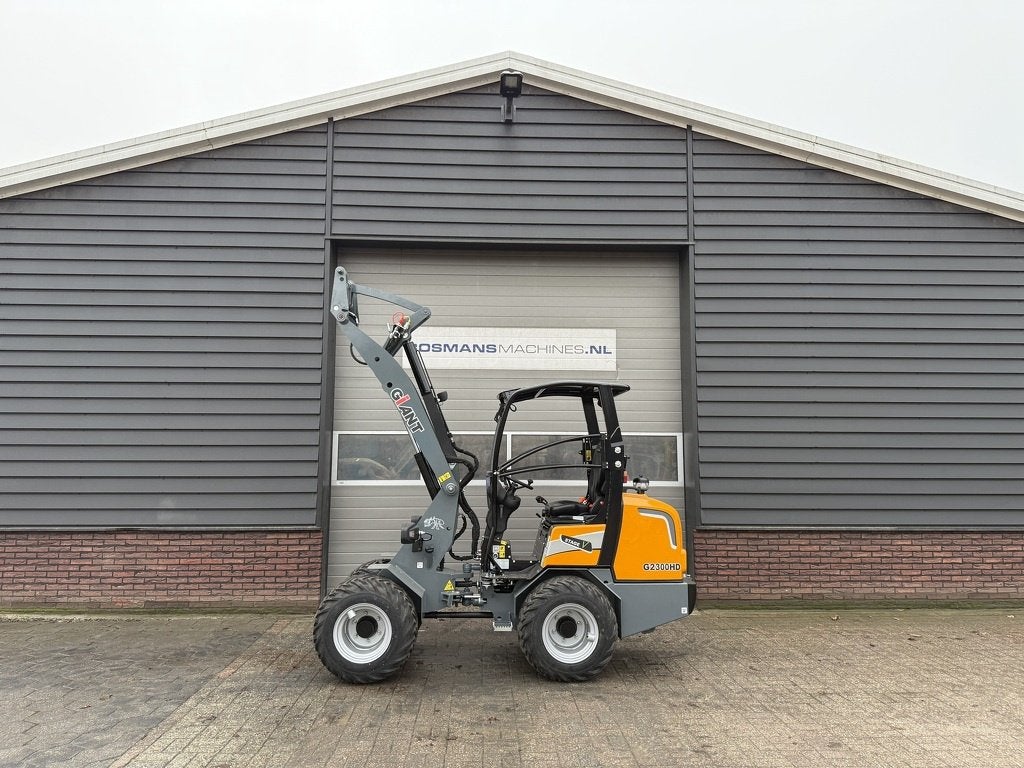 Giant G2300 HD minishovel NIEUW, Articles professionnels, Machines & Construction | Grues & Excavatrices, Tobroco, Info@tobroco.nl