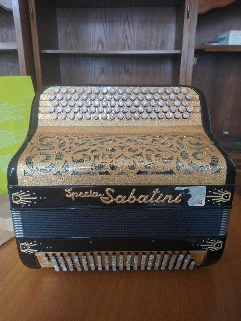 Accordéon spécial sabatini doré, Muziek en Instrumenten, Accordeons