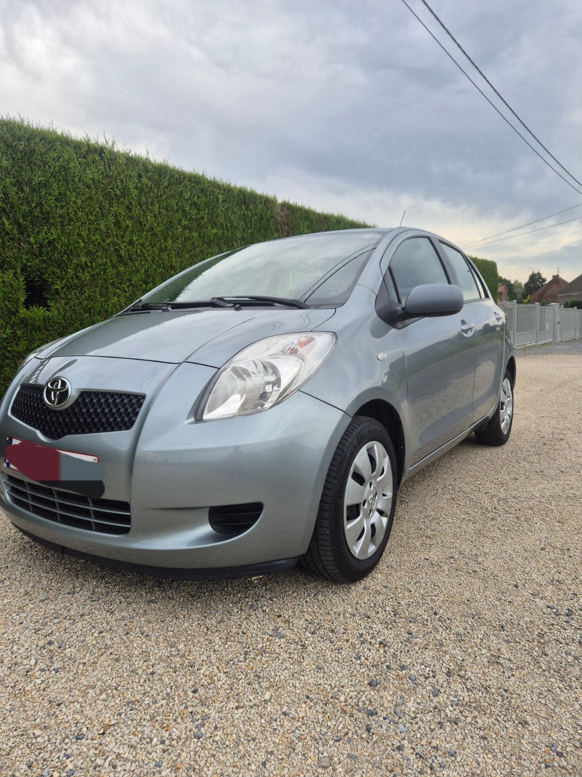 Toyota Yaris, Auto's, Toyota, Voorwielaandrijving, Stof, Zwart, 4 cilinders