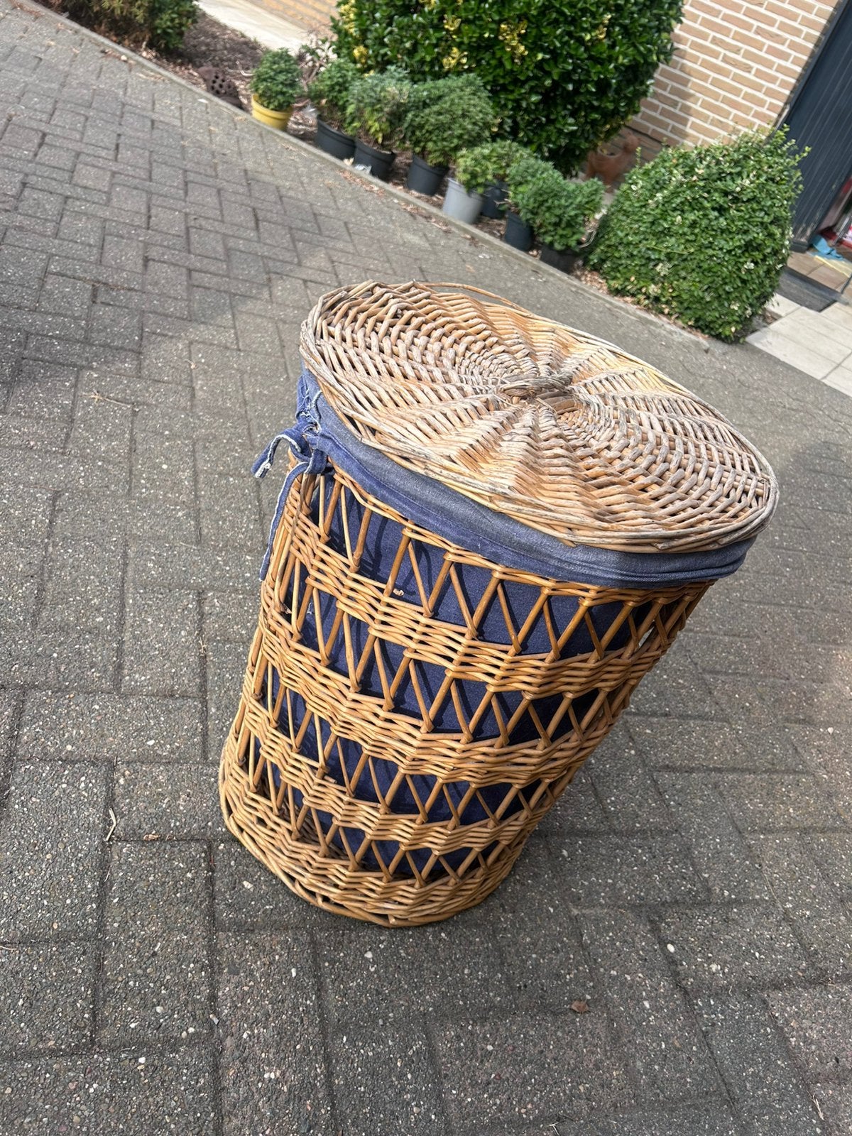 Kleding mand, Ophalen