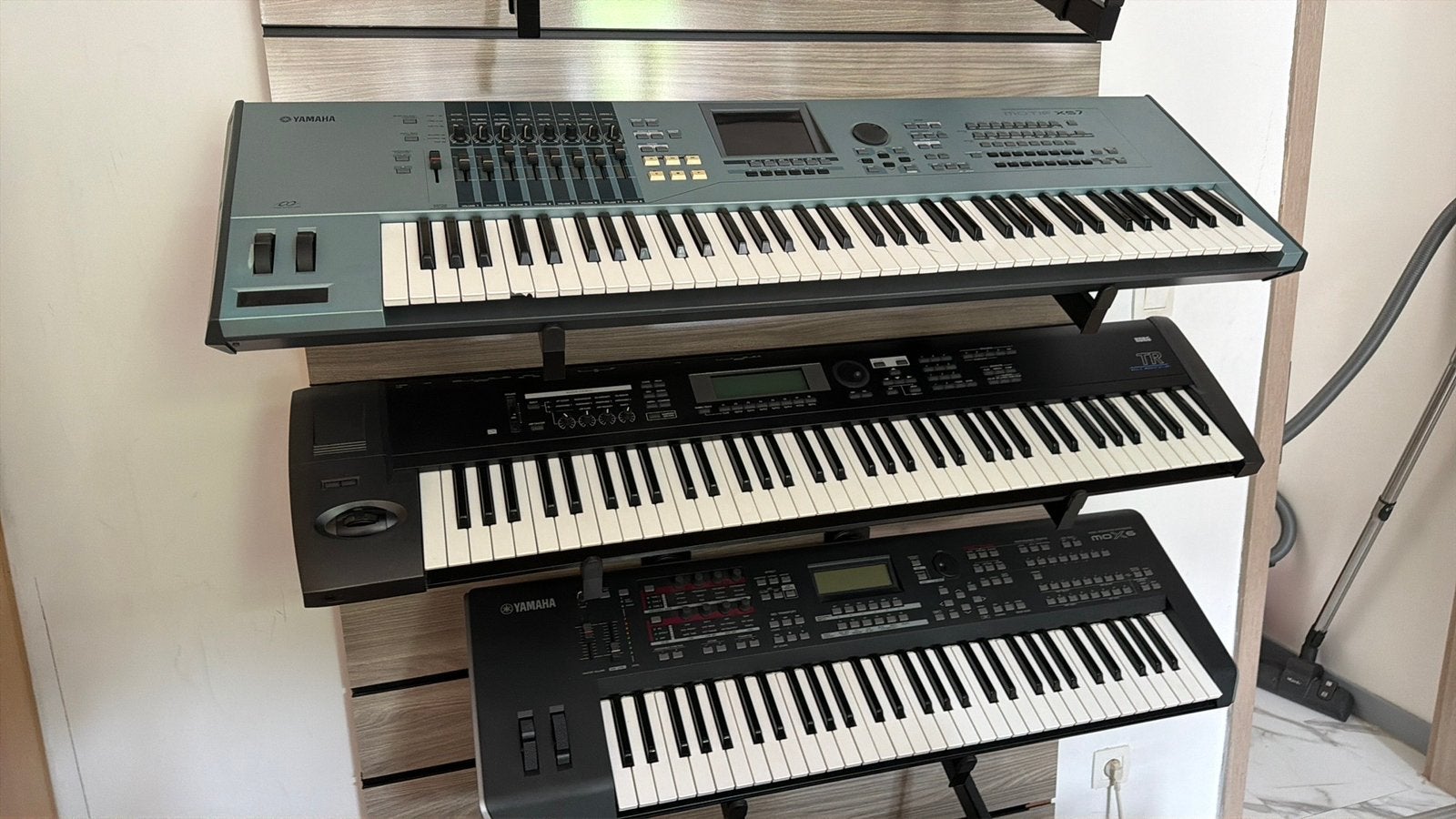 Verschillende synthesizers Met Garantie, Enlèvement, Comme neuf, Korg, Avec connexion MIDI