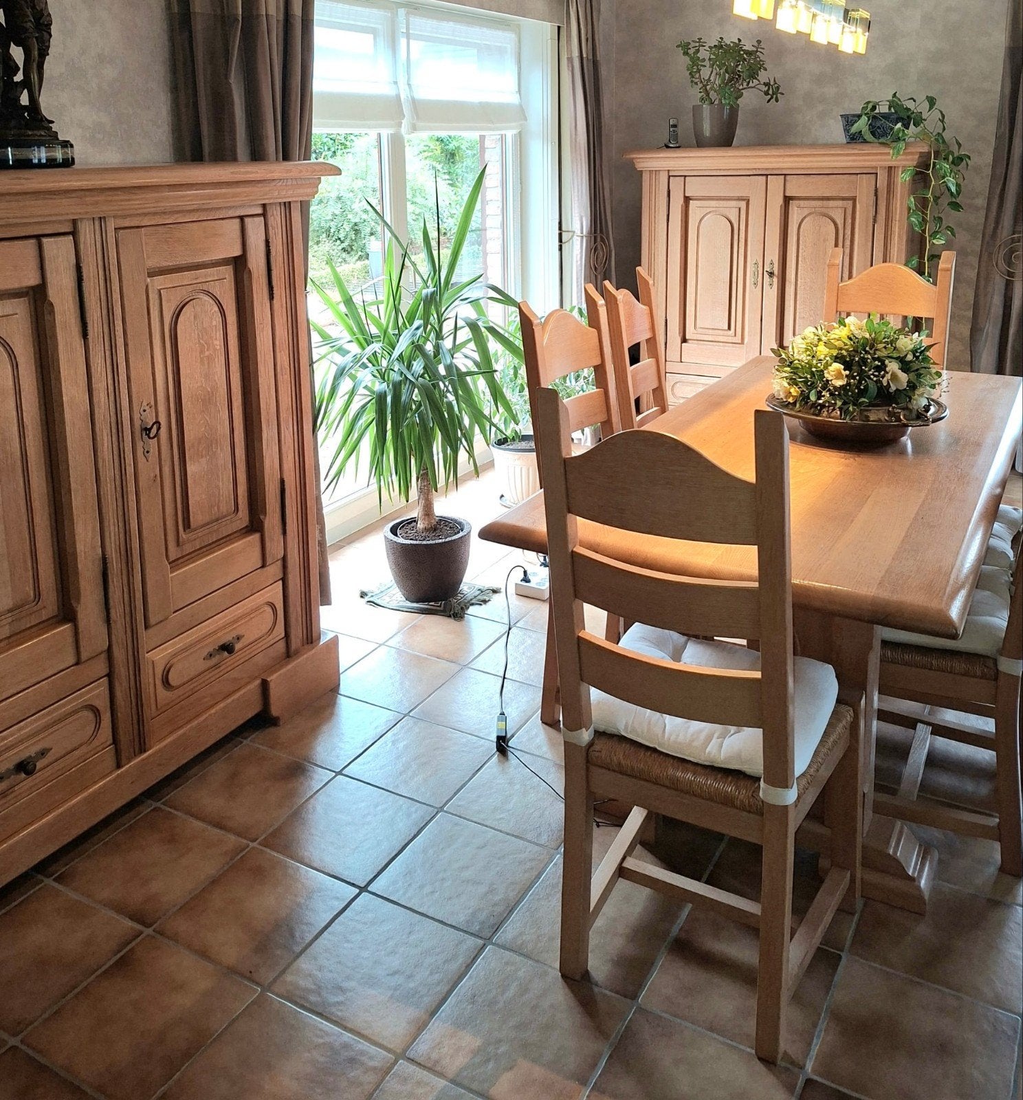 Volledig massieve eiken eetplaats, zo goed als nieuw, Ophalen, Zo goed als nieuw, Landelijk, 6 tot 8 stoelen