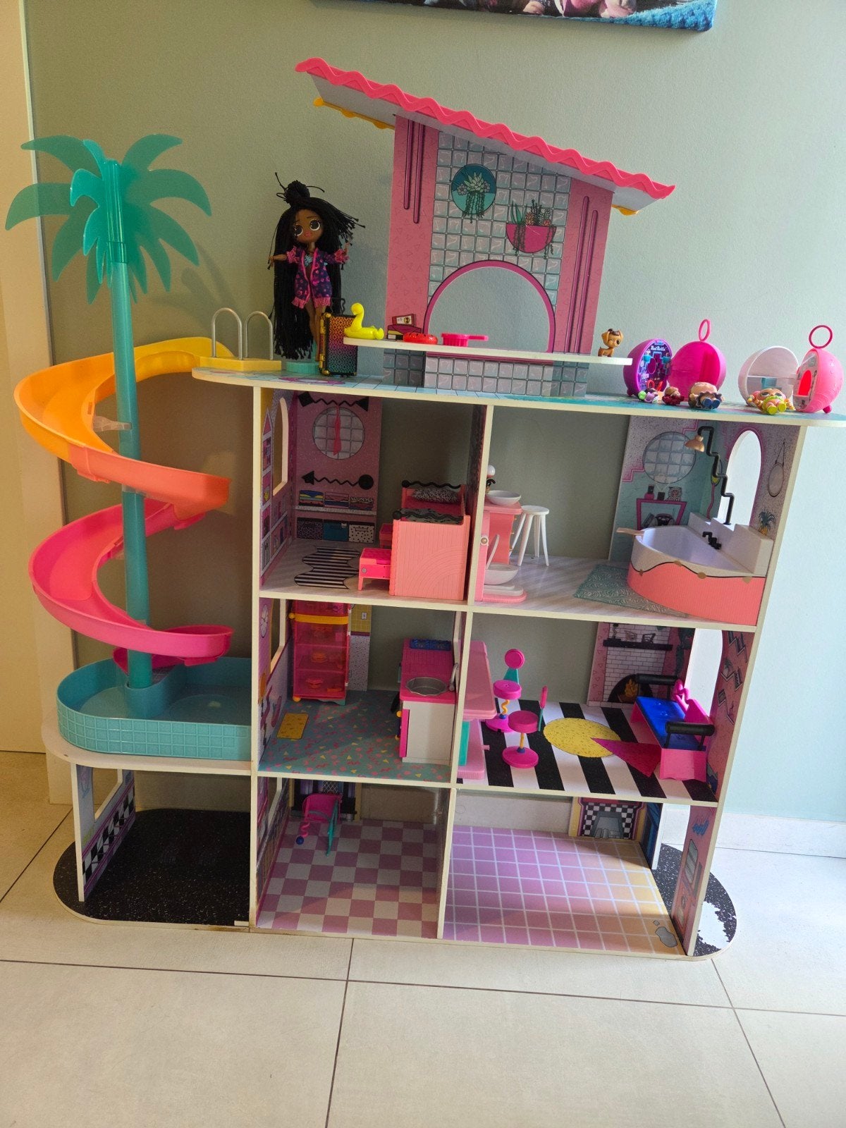 LOL groot poppenhuis 1m22 hoog, Enfants & Bébés, Enlèvement, Comme neuf, Maison de poupées