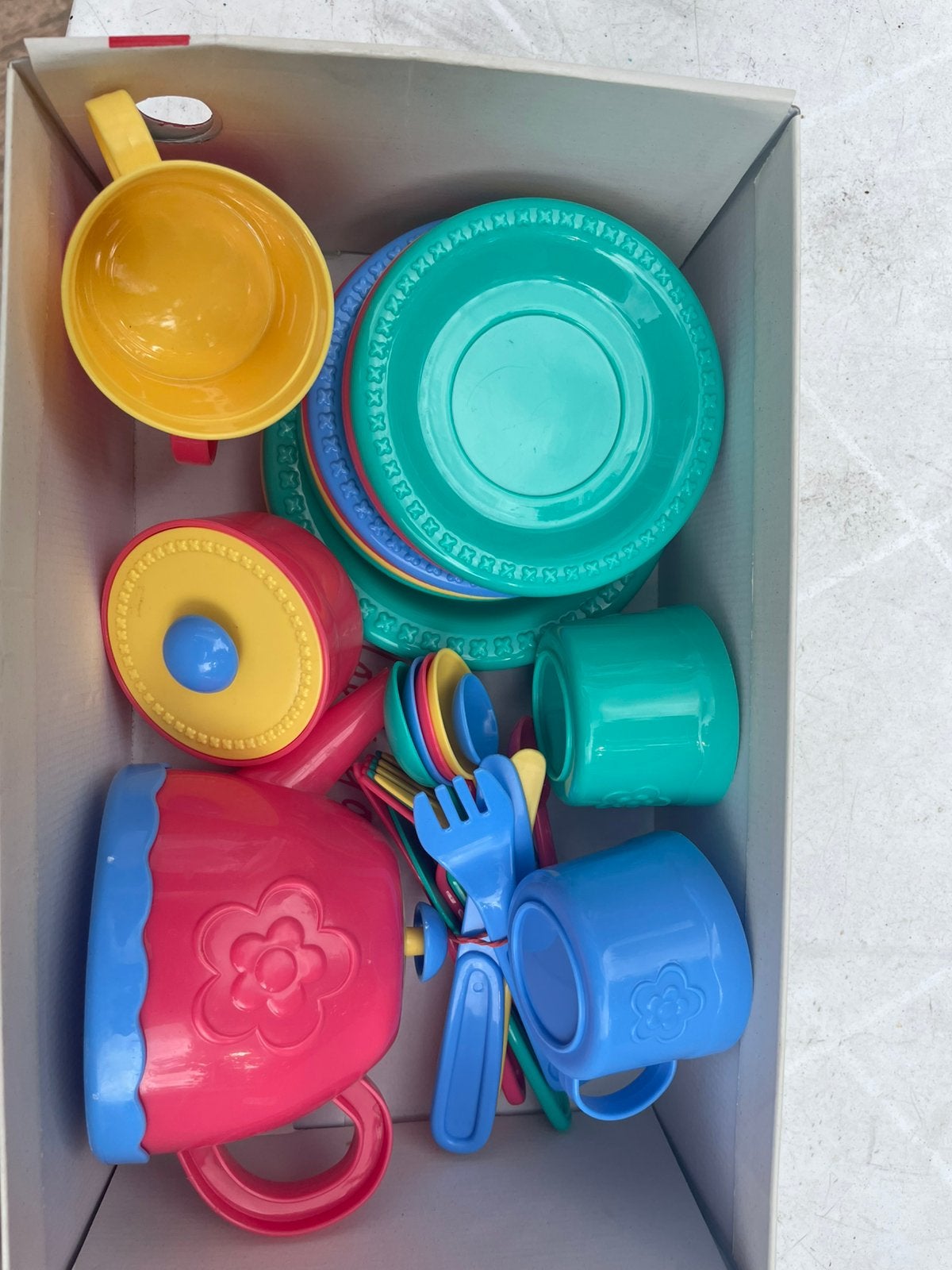 Bordjes  met bestek, Kinderen en Baby's, Speelgoed | Speelkeukens, Ophalen, Gebruikt, Kunststof
