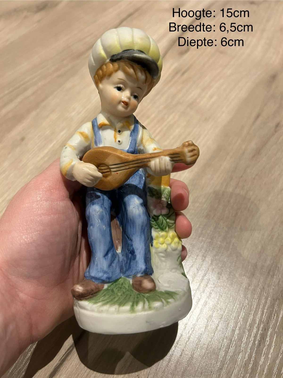 Beeldje jongen met ukelele, Enlèvement ou Envoi, Comme neuf, Humain